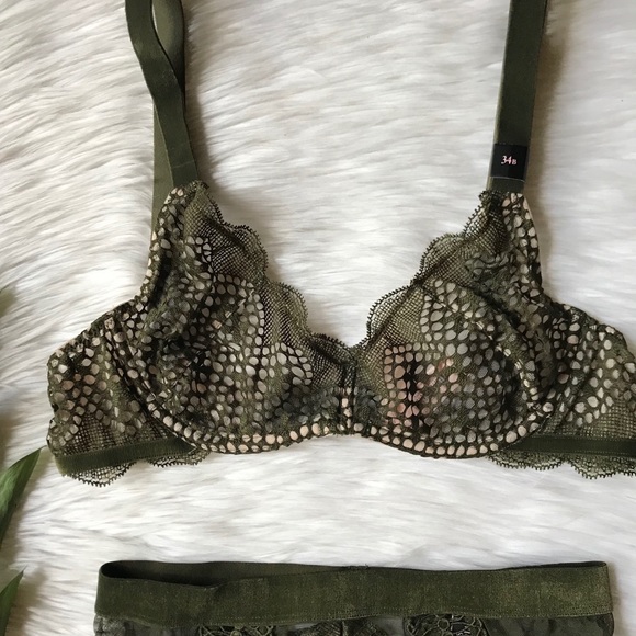 Very Sexy Scoop Neck Lace Bra & High Waist Cheeky - Picture 2 of 5